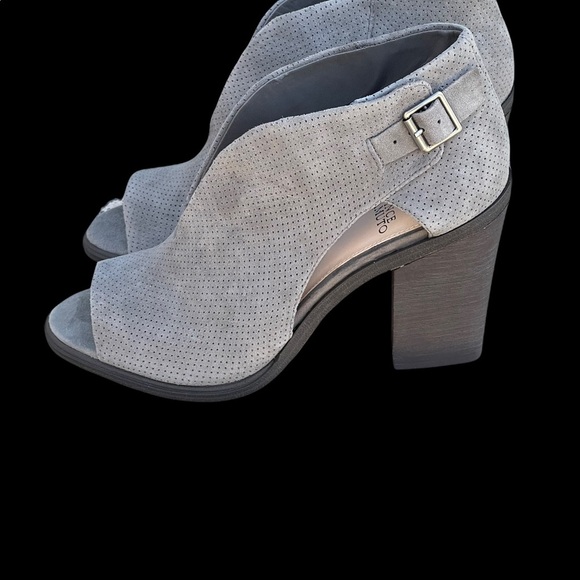 New Vince Camuto grey suede front V-Cute peep toe booties size 11M - Picture 3 of 13